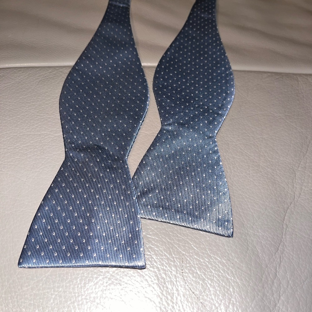 The Tie Bar Men's Silk Bow Tie Blue White Polka Dot Business Casual